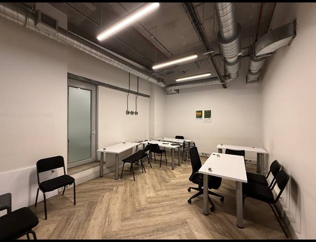 98M² OFFICE TO LET IN FORESHORE